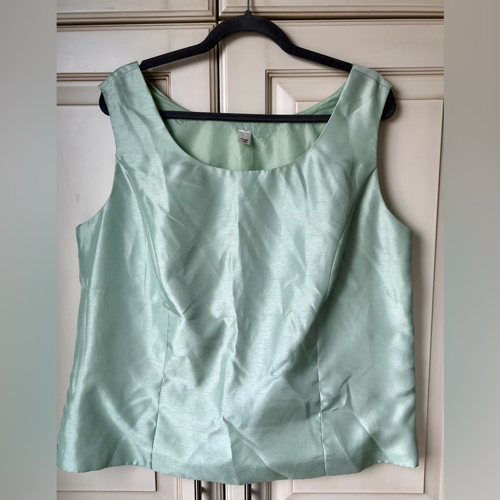 🍓 Image 18W green formal tank top. NWOT